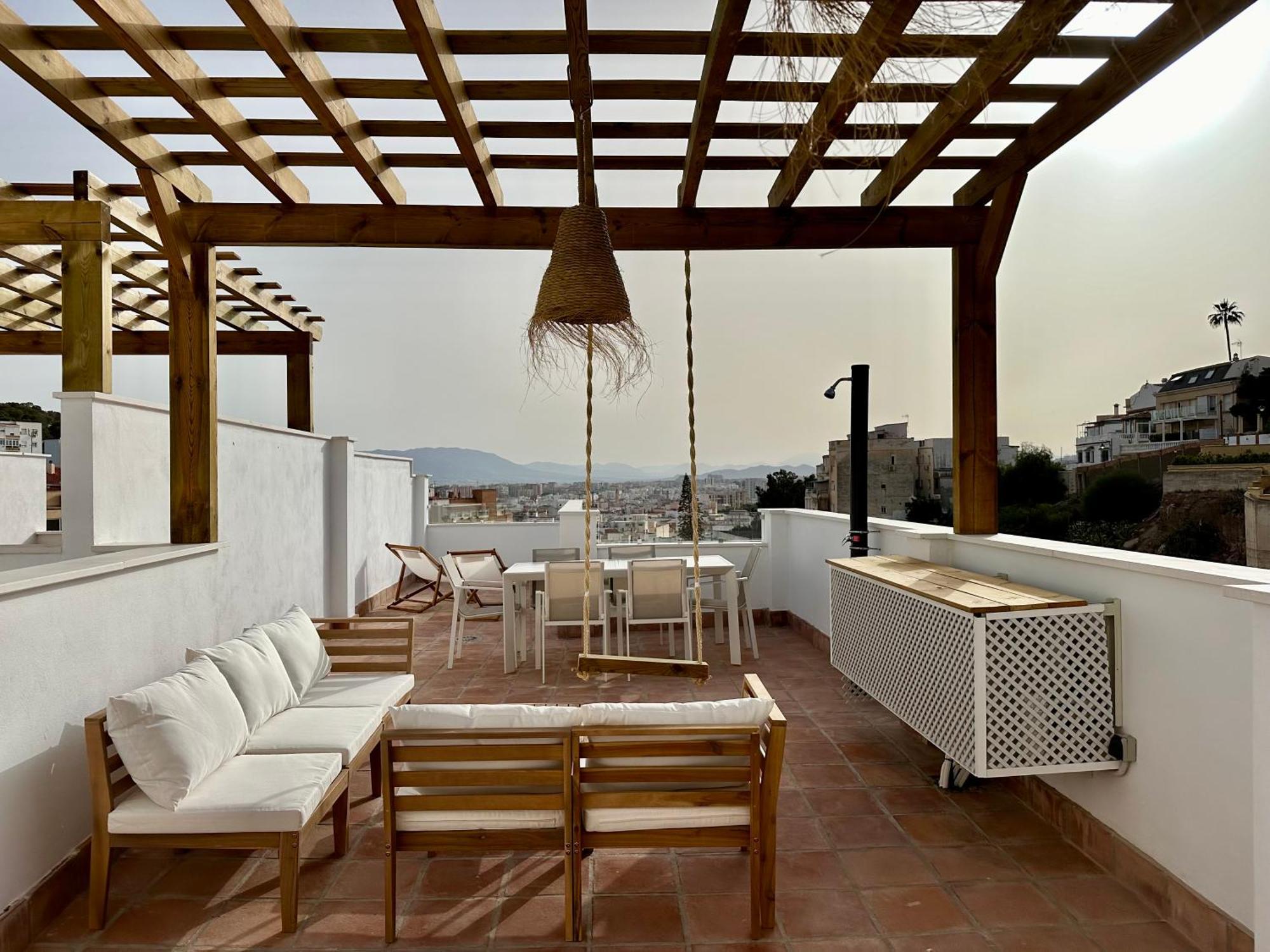 Atico Con Solarium Y Bbq Cerca Del Centro 6 Pax Lägenhet Málaga Exteriör bild