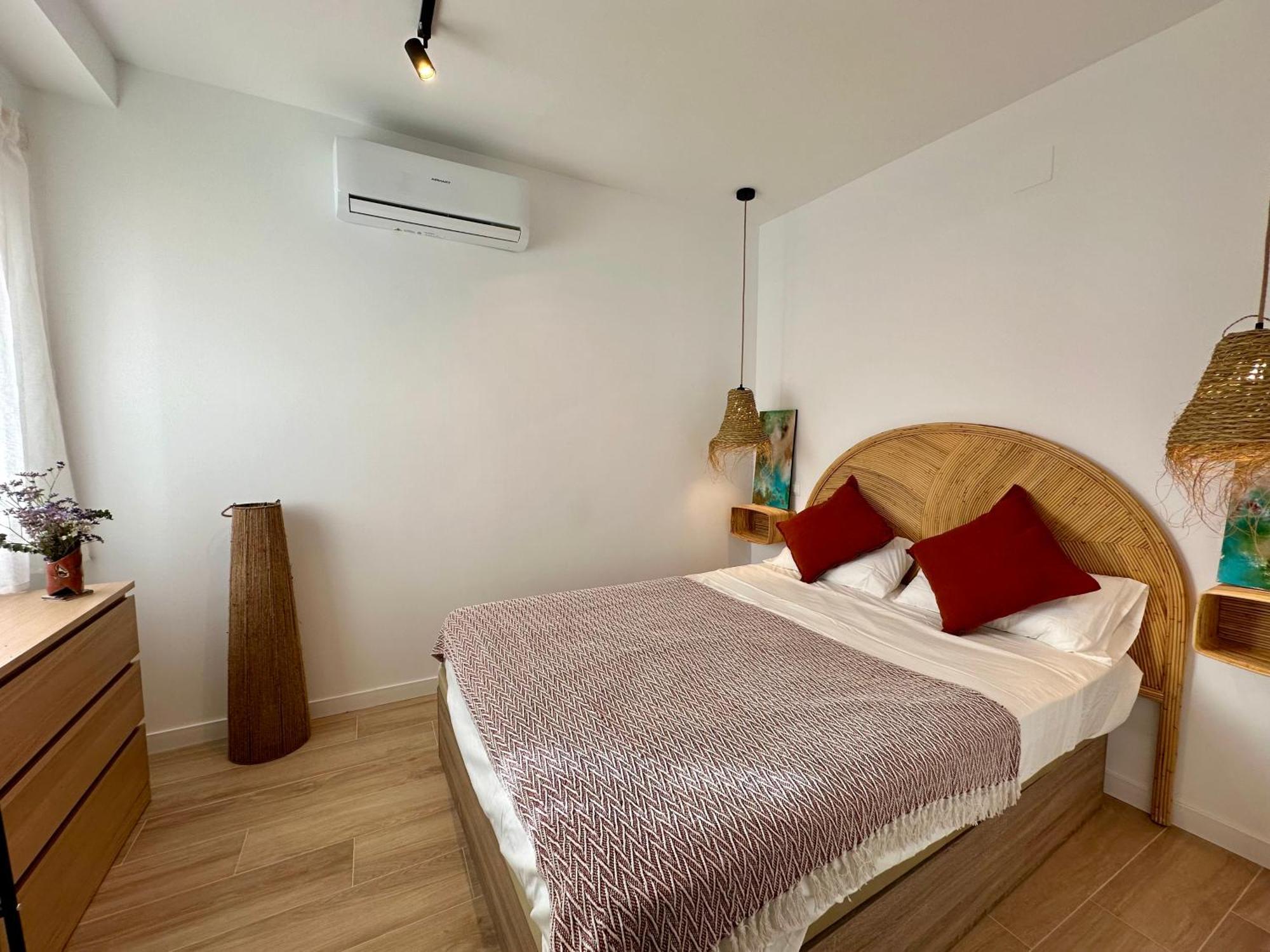Atico Con Solarium Y Bbq Cerca Del Centro 6 Pax Lägenhet Málaga Exteriör bild