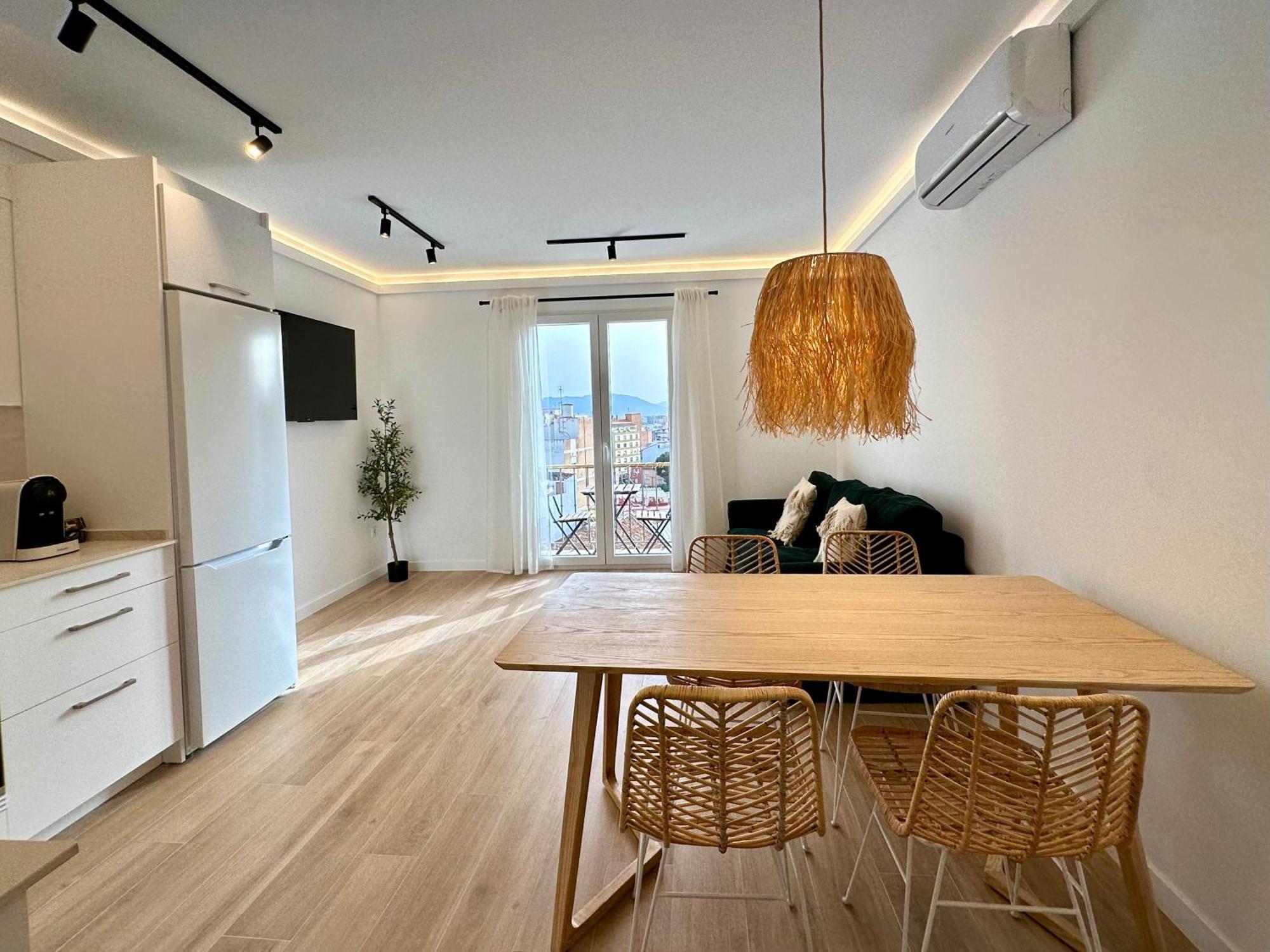 Atico Con Solarium Y Bbq Cerca Del Centro 6 Pax Lägenhet Málaga Exteriör bild